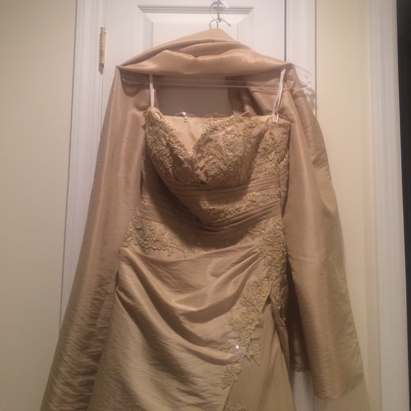 Mother of the bride Gown in Gold comes with shawl - Picture 1 of 7